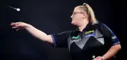 Darts-Geschichte: Beau Greaves wirft als erste Frau Neundarter auf PDC-ProTour