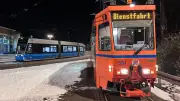 DDR-Tatra in Rostock: Ost-Technik hält moderne Straßenbahnen im Winter rollend