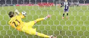 DFB-Pokal: Freiburg feiert Pokalheld Müller - Der Arsch gerettet