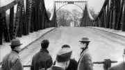 Die geheime Mission der Agentenbrücke: Wie der Kalte Krieg auf der Glienicker Brücke getauscht wurde