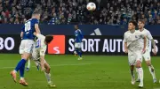 Edin Dzeko glänzt mit Tor-Show bei spektakulärem Schalke-Spiel