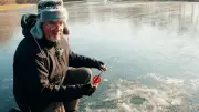 Eisangeln: Experte verrät lebensrettenden Trick für das riskante Wintervergnügen