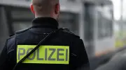 Erneut Eskalation bei Ticketkontrolle: Betrunkener Schwarzfahrer verletzt Polizisten