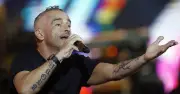 Eros Ramazzotti in München: Küsschen für Charity-Queen vor Olympiahallen-Konzert
