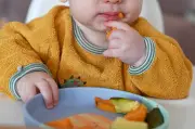 Erster Geburtstag: So gelingt der Übergang zum Familienessen für Kleinkinder
