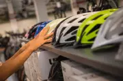 Fahrradhelm-Kauf: Tipps für die richtige Passform, Sicherheit und Pflege