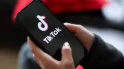 Familienurlaub endet im finanziellen Albtraum: 48.000 Euro Rechnung durch TikTok-Nutzung
