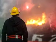 Feuerwehr-Einsatz beim Belgrader Derby: Stadionbrand nach Pyro-Show unterbrochen