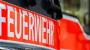 Feuerwehr rettet neun Menschen und drei Tiere bei Wohnungsbrand in Bochum