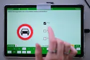 Führerscheinprüfung live gestreamt: Frau fliegt bei Betrugsversuch auf