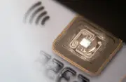 Funkdichte Hüllen für Bankkarten: Experten halten Schutz für überflüssig