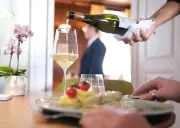 Gastgewerbe in der Krise: Reale Umsätze brechen 2025 trotz Preisanstieg ein