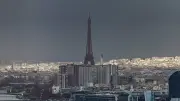 Großalarm in Paris: Polizei durchsucht Eiffelturm und Elite-Uni nach Bombendrohungen