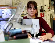 Halles Schneiderin Marlene Schramm als beste Nachwuchshandwerkerin in Sachsen-Anhalt ausgezeichnet