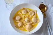 Handgemachte Käse-Ravioli in französischer Buttersauce: Winterliche Genusswerkstatt