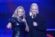 Hazel Brugger überrascht mit strenger Blondfrisur beim deutschen ESC-Vorentscheid