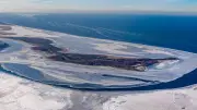 Hiddensee im Eispanzer: Luftbilder zeigen spektakuläre Winterabschneidung der Ostsee-Insel