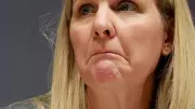 IOC-Präsidentin Kirsty Coventry blamiert sich mit Ahnungslosigkeit bei Pressekonferenz
