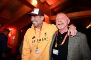 Jürgen Klopp erlebt Biathlon-Premiere bei Olympia in Antholz