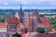 Klangmaschinen in Wismar: Küchenmixer und Motoren werden zu Instrumenten in historischer Kirche