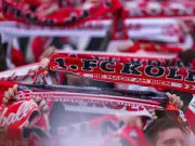 Köln: Zuschauer nach Sturz bei Bundesliga-Spiel in sehr kritischem Zustand