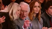 König Charles eröffnet Fashion Week trotz Festnahme seines Bruders Andrew