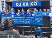 Köthener Karneval trotzt Wintereinbruch: Prominenz feiert beim 36. Kukakö-Festumzug