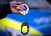 Leichenteile in Mülltonnen entdeckt – 39-Jährige an polnischer Grenze festgenommen