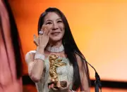 Michelle Yeoh erhält Goldenen Ehrenbären bei bewegender Berlinale-Eröffnung