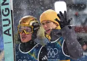 Olympia-Abbruch im Schneetreiben: Deutsche Skispringer knapp ohne Medaille