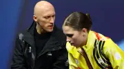 Olympia-Coach vergisst seine Nationen: Eiskunstlauf-Choreograf mit 13 Teams im Gedächtnischaos