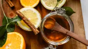 Oxymel-Hype: Wie sinnvoll ist das Comeback des traditionellen Sauerhonigs wirklich?
