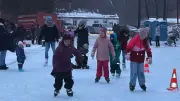Premiere in Gadebusch: Hunderte genießen erstes Schlittschuhvergnügen auf der Waldbühne