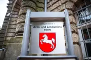 Prozessauftakt in Stade: Vater bestreitet Anstiftung zum Mord an seiner Tochter