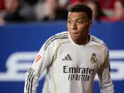 Real-Star Mbappé macht Führerschein bei Atlético-Fan – Skurrile Szene in Madrid