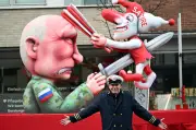 Rosenmontagszüge: Putin-Satire trotz russischer Anklage - Narren zeigen Solidarität