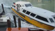 Schiffsunfall in Venedig: Fähre rammt Gondeln und Rialtobrücke auf Canal Grande