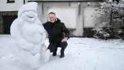 Schneekünstler aus Teterow begeistert mit üppiger Zwergenfrau aus Schnee