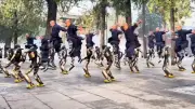 Shaolin-Mönche unterrichten Kung Fu-Roboter: Tradition trifft auf High-Tech in China