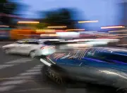 Spurwechsel-Unfall in der Stadt: Wer haftet bei Kollision? Gerichtsurteil klärt