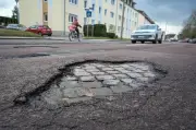 Straßenschäden nach Winter: Kommunen in Ostdeutschland kämpfen mit Schlaglöchern und hohen Kosten