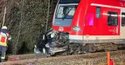Tödlicher S-Bahn-Unfall in Bayern: Frau stirbt an unbeschranktem Bahnübergang