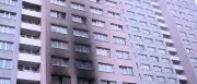 Tragischer Hochhausbrand in Berlin: Kind stirbt bei Feuer in Messie-Wohnung