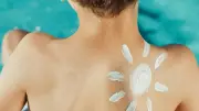 Umweltbundesamt warnt: Schadstoff aus Sonnencreme weiterhin in Urin fast aller Kinder