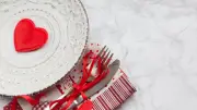 Valentinstagstisch perfekt gestalten: 3 kreative Deko-Ideen für romantische Momente