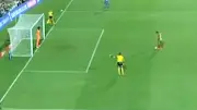 Völlig ungewöhnlicher Elfer: Genialer Trick oder dreiste Täuschung im Fußball?