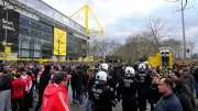 Vorfall in Dortmund: 500 Bayern-Ultras schauen Spiel hinter Tribüne nach Polizei-Auseinandersetzung