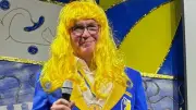 Weiberfastnacht in Mansfeld: Karnevalschef Jörg Litke entgeht Wettschuld mit humorvollem Auftritt