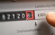 Weitere Strompreissenkungen: Über 3 Millionen Haushalte profitieren von günstigeren Tarifen