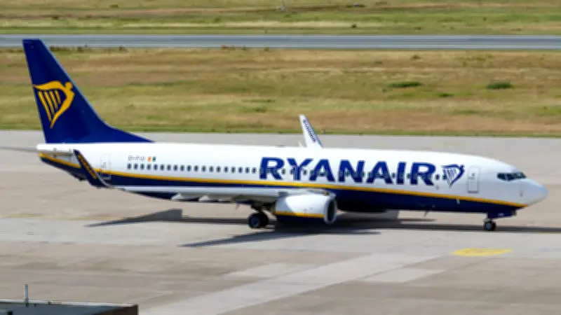 13 Stunden Verspätung: Ryanair-Boeing in Linz gepfändet? Kuckuck an Bord!